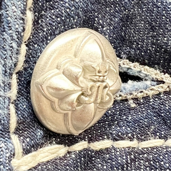 Miss Me Jeans Bootcut Size 28/6 Fleur De Lis Blue Denim Studded Sequins EUC - Picture 5 of 11